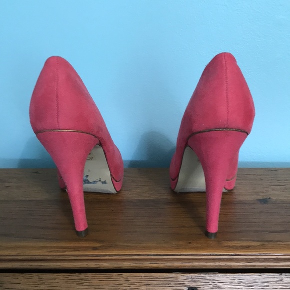 Heels - Picture 3 of 3